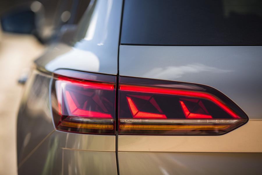 Детали экстерьера Volkswagen Touareg V6 TDI 2018 года  (WW) (фото 32 из 40)